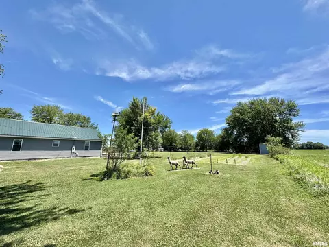 Exterior - 2076 N State Rd, Flora, IL 62839 photo 1 of 18