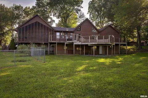 7664 Labrador Ln, Carbondale, IL 62901