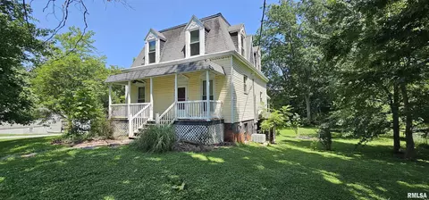 416 S Marion Ave, Salem, IL 62881