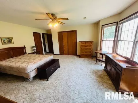 709 Walnut Hill Rd, Centralia, IL 62801 photo 9