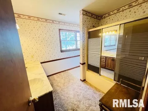 709 Walnut Hill Rd, Centralia, IL 62801 photo 10