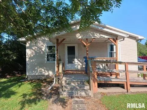 806 S Cockrum Rd, Sesser, IL 62884