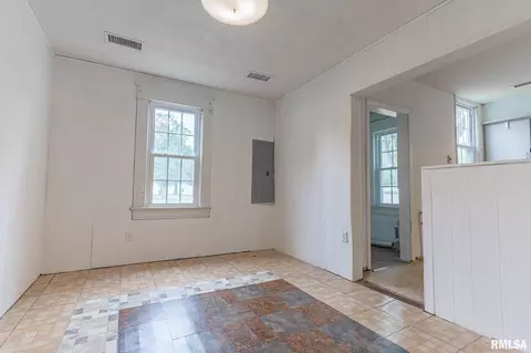 408 Perkins St, Odin, IL 62870 photo 13