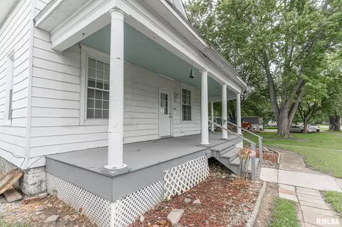 408 Perkins St, Odin, IL 62870 photo 4