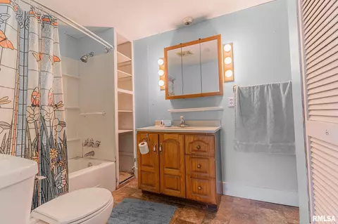 408 Perkins St, Odin, IL 62870 photo 10
