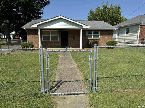 902 N Vicksburg St, Marion, IL 62959