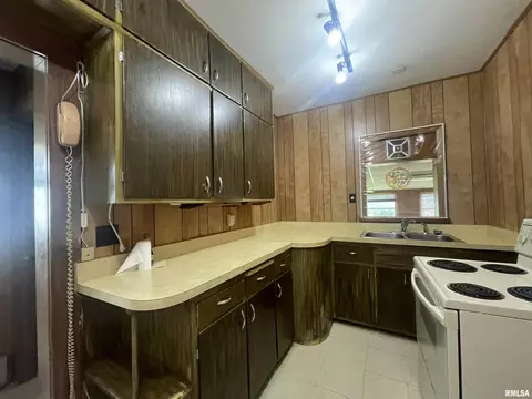 1935 Logan St, Murphysboro, IL 62966 photo 11