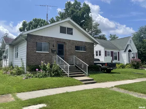 1935 Logan St, Murphysboro, IL 62966 photo 2