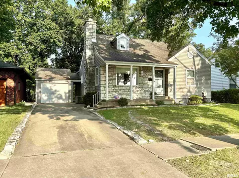 210 S Laurel Ave, Du Quoin, IL 62832