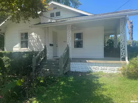 1001 N Highland St, Benton, IL 62812