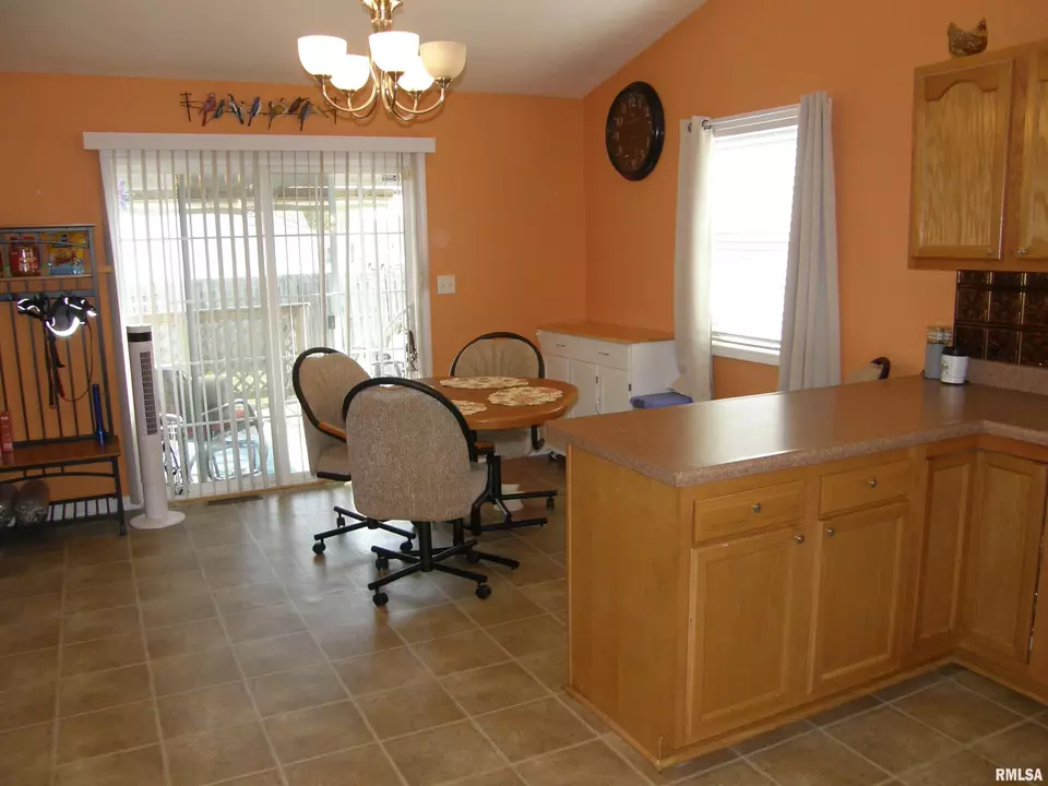  1804 Crown Rd, Herrin, IL 62948 photo 6