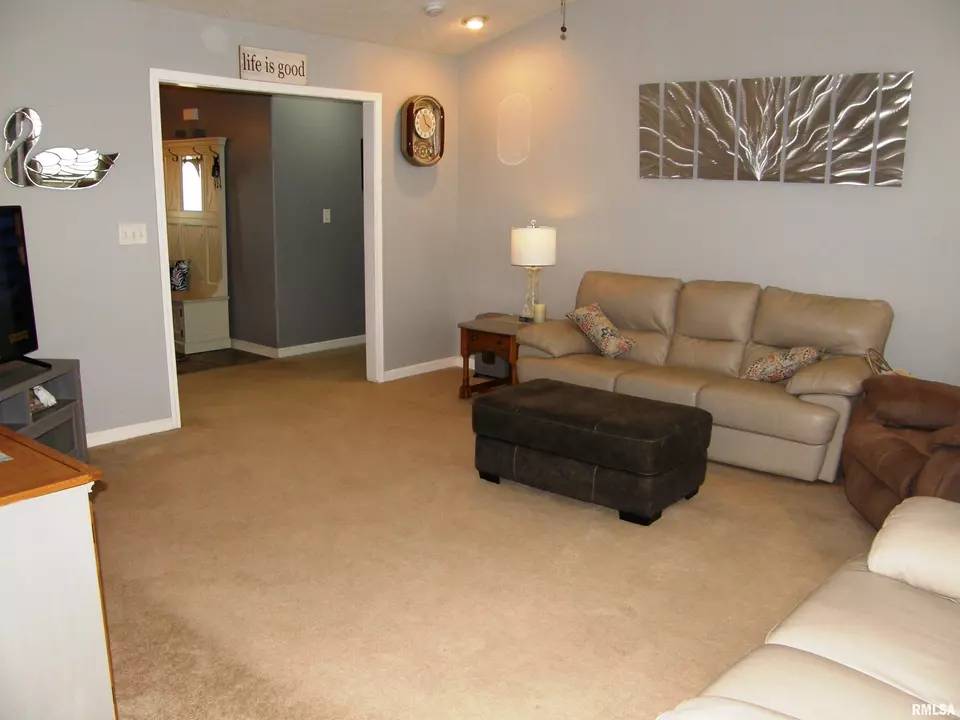  1804 Crown Rd, Herrin, IL 62948 photo 4