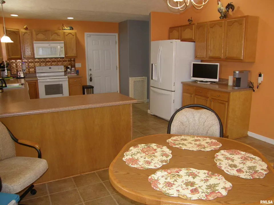  1804 Crown Rd, Herrin, IL 62948 photo 7