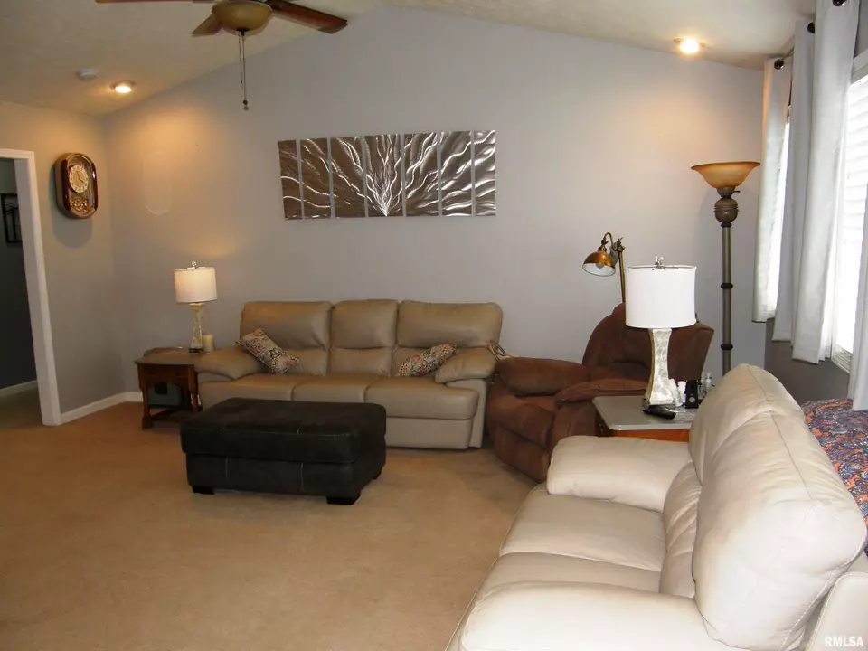  1804 Crown Rd, Herrin, IL 62948 photo 5