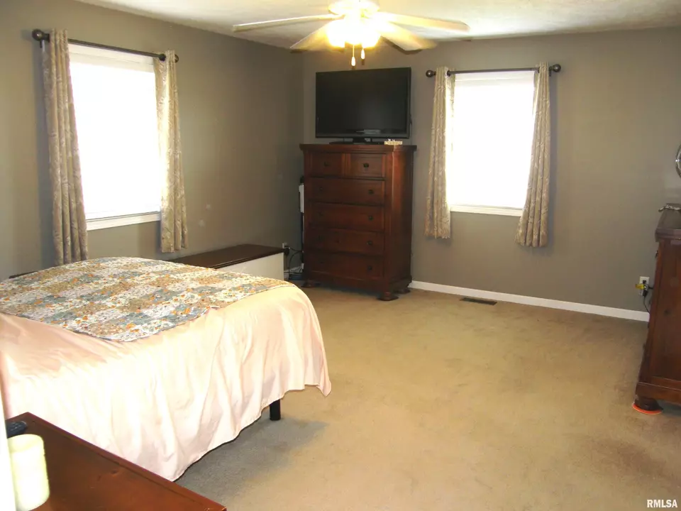  1804 Crown Rd, Herrin, IL 62948 photo 11