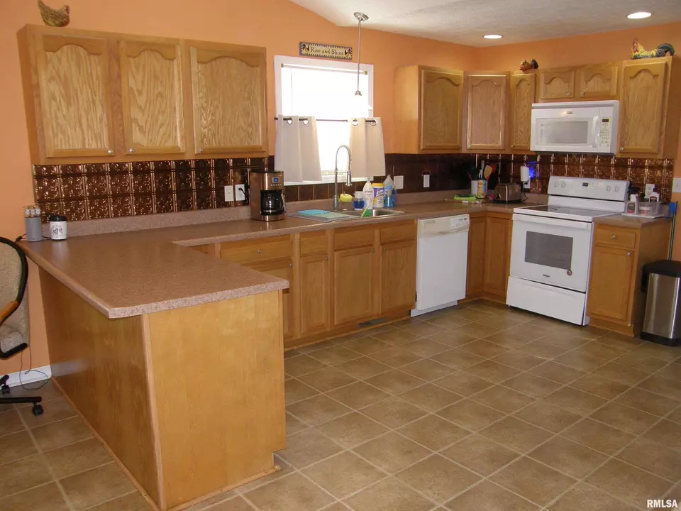  1804 Crown Rd, Herrin, IL 62948 photo 9