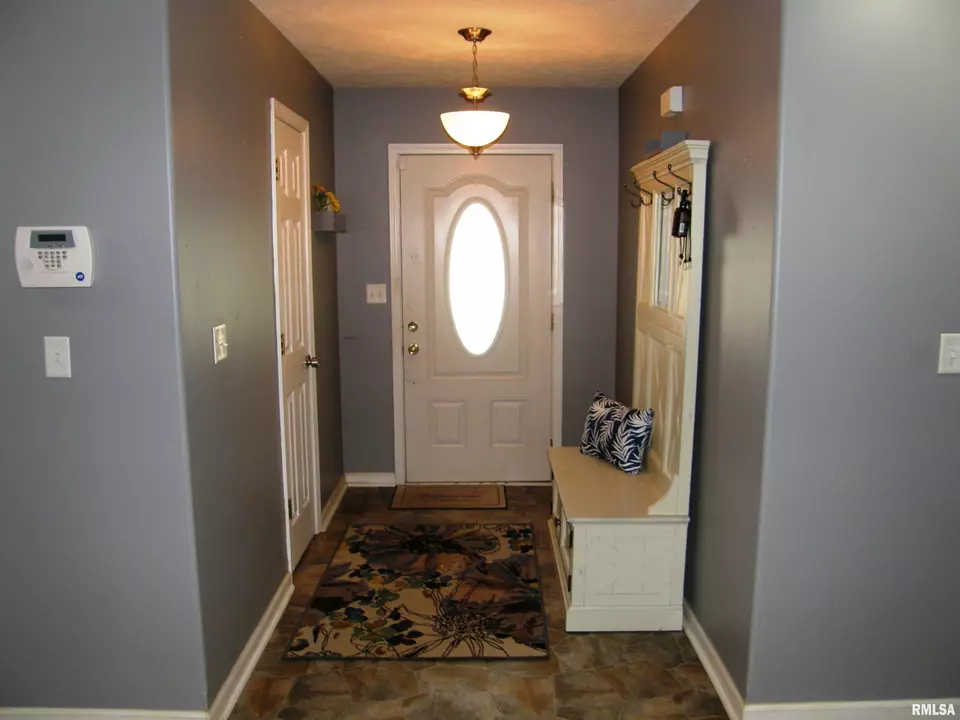  1804 Crown Rd, Herrin, IL 62948 photo 2