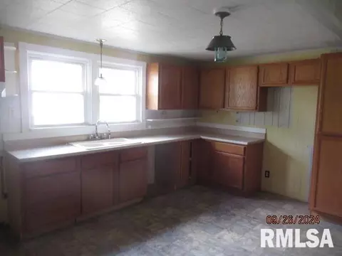 721 N 16th St, Herrin, IL 62948 photo 9