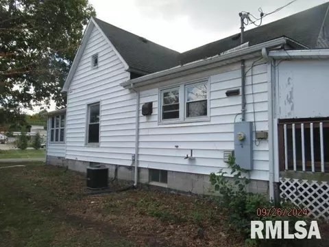721 N 16th St, Herrin, IL 62948 photo 3
