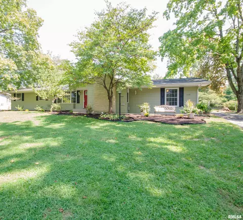 1158 N Franklin St, Salem, IL 62881