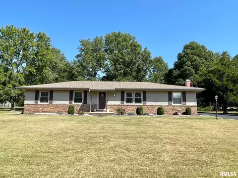 306 Gateway Dr, Marion, IL 62959