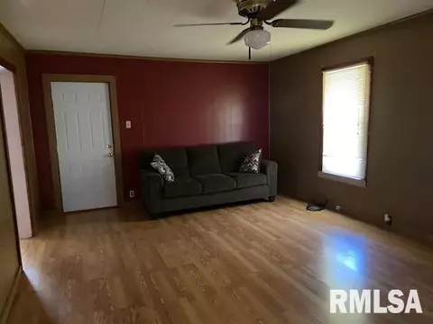 903 Enterprise St, Benton, IL 62812 photo 8