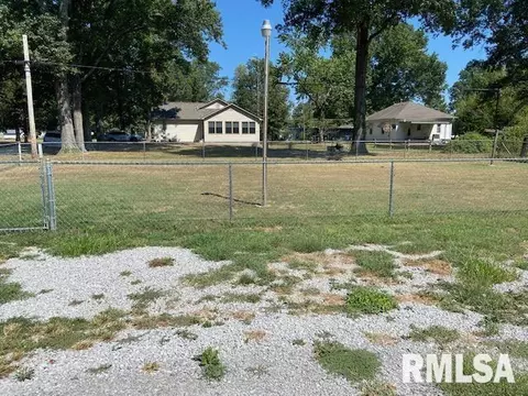 903 Enterprise St, Benton, IL 62812 photo 5
