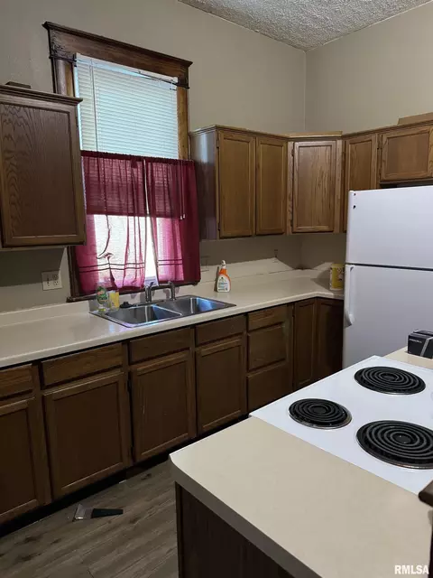 319 E 6th St, Centralia, IL 62801 photo 9