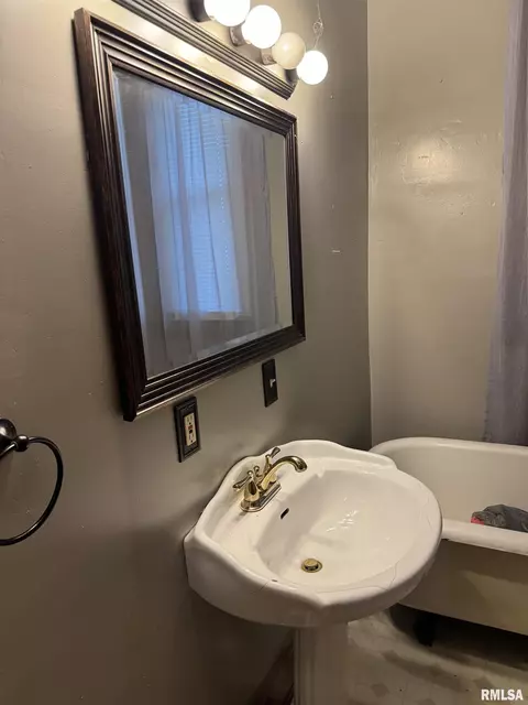 319 E 6th St, Centralia, IL 62801 photo 11