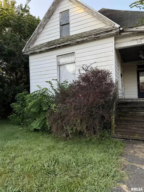 319 E 6th St, Centralia, IL 62801 photo 2