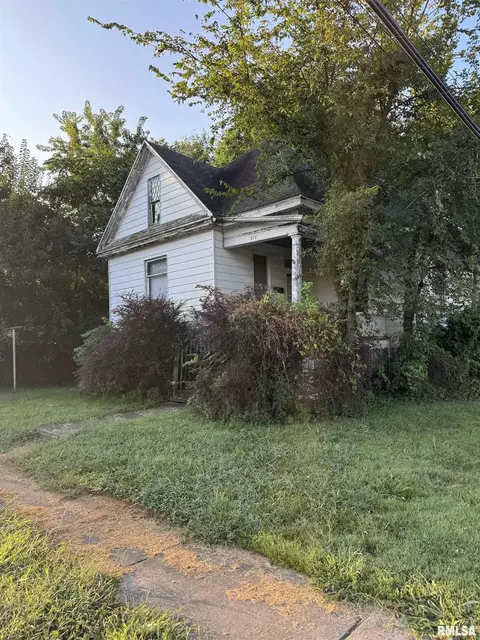319 E 6th St, Centralia, IL 62801