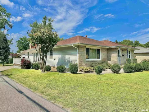 301 Walker St, Carmi, IL 62821 photo 1