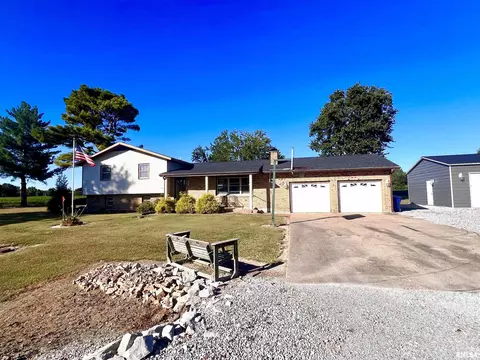 180 Fairlawn Dr, Tamms, IL 62988