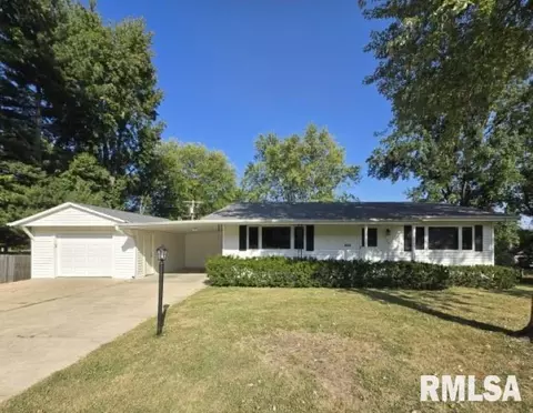 904 Blueberry Hill Ave, Mount Vernon, IL 62864