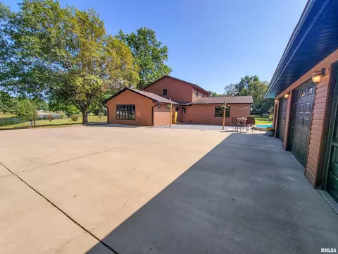 Exterior - 62 Hancock Dr, Flora, IL 62839 photo 8 of 25