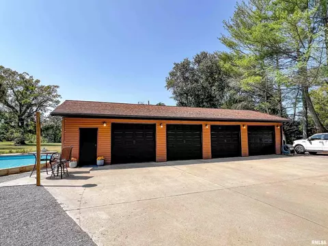 Exterior - 62 Hancock Dr, Flora, IL 62839 photo 11 of 25