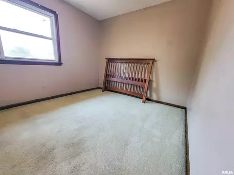 Bedroom - 62 Hancock Dr, Flora, IL 62839 photo 9 of 9