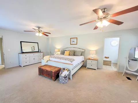 Bedroom - 62 Hancock Dr, Flora, IL 62839 photo 1 of 9