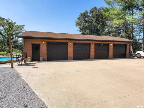 Exterior - 62 Hancock Dr, Flora, IL 62839 photo 12 of 25
