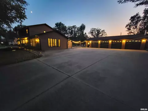 Exterior - 62 Hancock Dr, Flora, IL 62839 photo 3 of 25