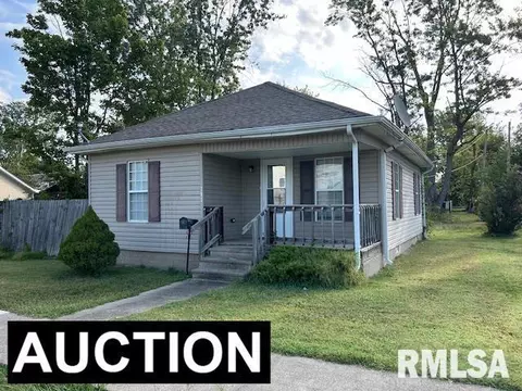 702 N Lincoln St, West Frankfort, IL 62896