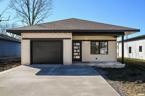 813 N 27th St, Herrin, IL 62948