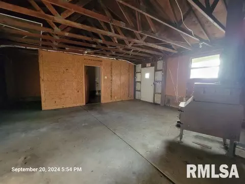 410 E Florence St, Sesser, IL 62884 photo 24