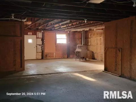 410 E Florence St, Sesser, IL 62884 photo 28