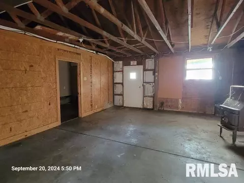 410 E Florence St, Sesser, IL 62884 photo 23