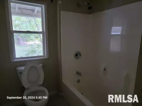 410 E Florence St, Sesser, IL 62884 photo 14