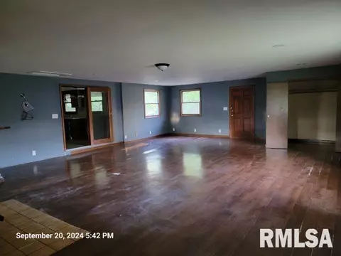 410 E Florence St, Sesser, IL 62884 photo 6