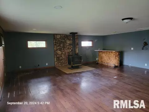 410 E Florence St, Sesser, IL 62884 photo 5