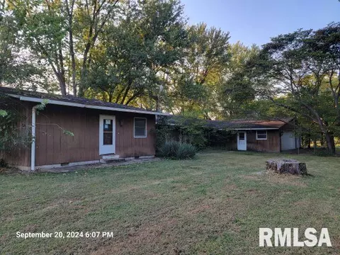 410 E Florence St, Sesser, IL 62884 photo 36