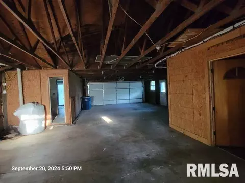 410 E Florence St, Sesser, IL 62884 photo 27